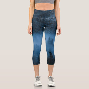 Leggings Capri Brouillard magique sur la forêt d'épinettes enneig