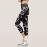 Leggings Capri Camouflage de l'armée noire Camo Urban<br><div class="desc">Cette conception peut être personnalisée en choisissant l'option personnaliser pour ajouter du texte ou apporter d'autres modifications. Si ce produit a la possibilité de transférer la conception à un autre article, s'il vous plaît assurez-vous d'ajuster la conception pour s'adapter si nécessaire. Contactez-moi à colorflowcreations@gmail.com si vous souhaitez avoir cette conception...</div>