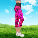 Leggings Capri Carton Mandala Flower Pink<br><div class="desc">Cette fleur de mandala funky design présente le rose dans un style de dessin animé. Des visuels géométriques trippy pour l'hippie moderne ou amoureux de couleurs vibrantes!</div>