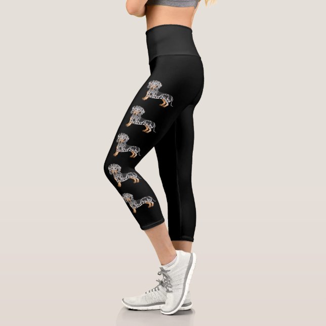Leggings Capri Chiens Teckel à Poil Court Dapple Noir et Feu (Gauche)