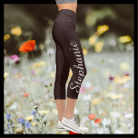 Leggings Capri CHOISISSEZ VOTRE COULEUR ou votre yoga brun foncé<br><div class="desc">CHOISISSEZ VOTRE COULEUR Personnalisé yoga capri leggings! Imprimé d'un bord à l'autre, avec votre nom en gros script blanc vers le haut d'une jambe! L'échantillon est brun foncé, mais vous pouvez facilement customiser à la couleur de votre choix. Il est également facile de modifier ou de supprimer du texte d'exemple....</div>