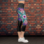 Leggings Capri Dot Mandala Flower bleu vert et rose<br><div class="desc">Ce mandala super,  bleu,  rose et vert,  s'inspire des mandalas à points de peinture. Motifs géométriques trippy pour l'hippie moderne !</div>