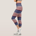 Leggings Capri Drapeau américain patriotique, amusant bleu blanc<br><div class="desc">Montrez votre fierté pour les États-Unis avec ces jambières capri haut de gamme,  confortables et de haute taille,  avec un motif inspiré du drapeau américain.  Ajouter du texte personnalisé,  du monogramme,  etc. pour personnaliser. Parfait pour s'entraîner ou sortir de tout événement patriotique.</div>