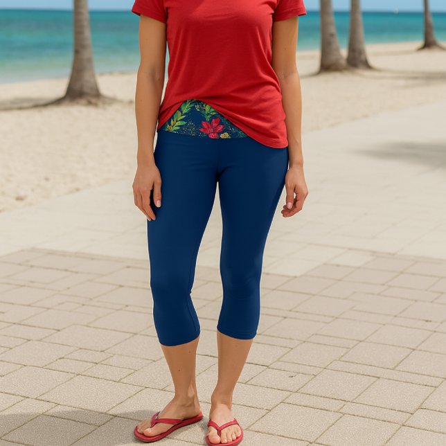 Leggings Capri Fleurs rouges jaunes bleues sur fond bleu marine (Key West casual with a floral twist This capri is perfect for winter sunshine and breezy strolls.)