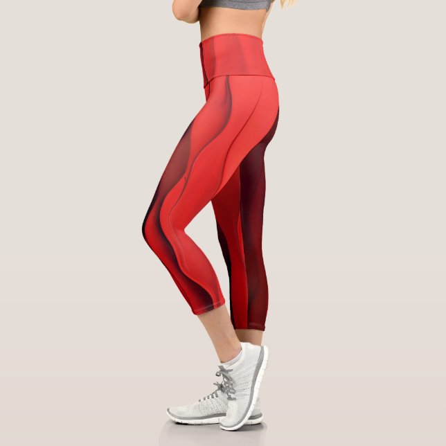 Leggings Capri Flux Rouge – Vagues Rouges Abstraites de Mouvement (Gauche)