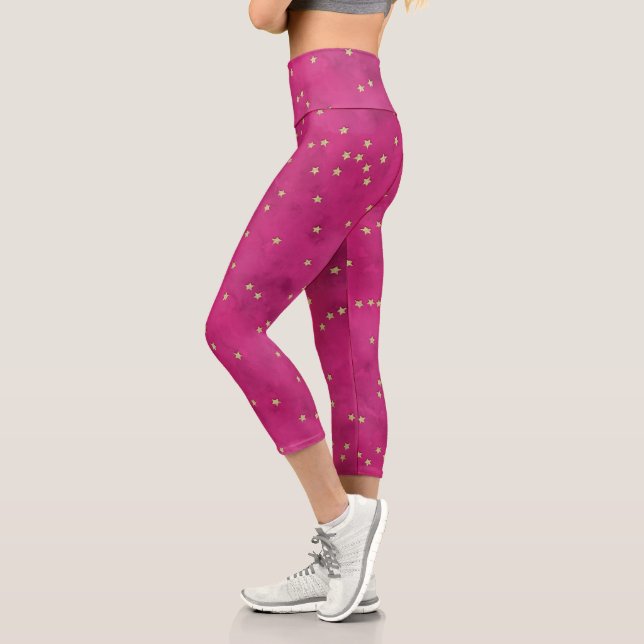 Leggings Capri Golden Stars dans Pink Background (Gauche)