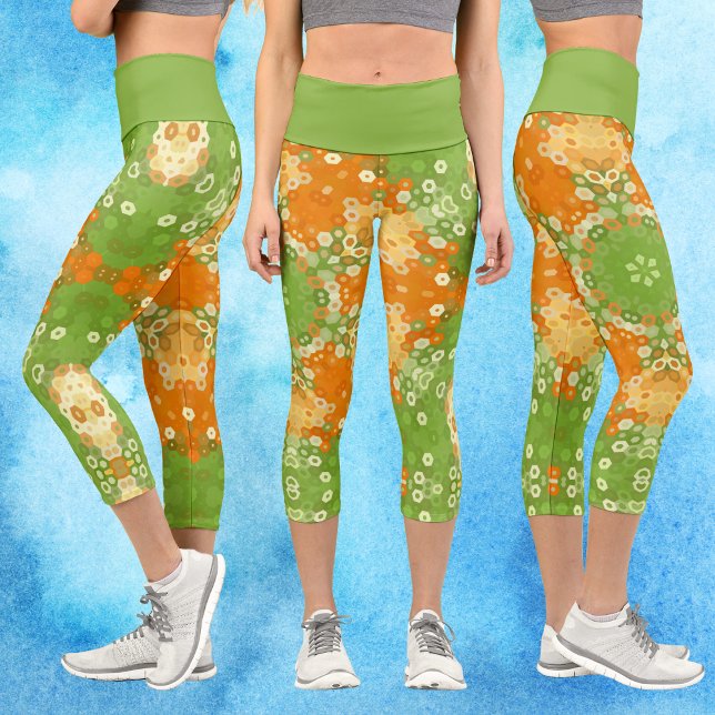 Leggings Capri Hex Mandala Green et Orange (Green and Orange Hexagon Mandala Capri Leggings by Wormhole Orbital)