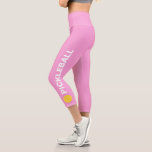 Leggings Capri Joueur de Pickleball Personnalisé Haut taille rose<br><div class="desc">Allez sur le terrain avec ces leggings capri super mignons avec un pickleball et le mot "PICKLEBALL" mis contre un arrière - plan rose pâle. Changez facilement la couleur !  Des leggings confortables et de haute qualité - parfait pour le joueur de pickleball dans votre vie.</div>
