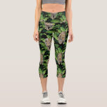 Leggings Capri Les fougères botaniques de la jungle animale léopa<br><div class="desc">Des leggings capris ultra-branchés,  haut de gamme,  confortables et à la taille élevée,  avec des léopards dressés contre un arrière - plan de botaniques de jungle. Ajouter du texte personnalisé,  du monogramme,  etc. pour personnaliser. Parfait pour travailler,  sortir ou sortir.</div>