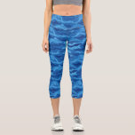 Leggings Capri Motif Camo Print, Blue Camouflage Custom<br><div class="desc">Des jambières capri haut de gamme confortables et de qualité,  avec un motif Camo bleu.  Ajouter du texte personnalisé,  du monogramme,  etc. pour personnaliser. Idéal pour faire du sport,  sortir ou sortir en ville.</div>