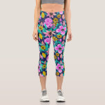 Leggings Capri Motif d'aquarelle Feuille rose-rose-jaune<br><div class="desc">Ce motif lumineux et dynamique est parfait pour les mois d'été. Il présente des fleurs rose néon peintes à la main, jaune néon, rose corail et vert turquoise et des feuilles sur un arrière - plan bleu marine simple. C'est artistique, moderne, cool, unique et original. Stylisez avec cette pièce peinte...</div>