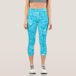 Leggings Capri Motif de coquillages sur Bleu Bleu<br><div class="desc">Légendes bleu vif avec motif de pochoir de coquillages blancs.</div>