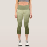 Leggings Capri Motif de maillage géométrique dégradé vert clair d<br><div class="desc">Militaire dégradé géométrique maillage motif triangles ombre. Triangle maillage géométrique avec dégradé vert foncé clair. militaire,  armée,  motif,  ombre,  maillage,  triangles,  géométrie,  dégradé,  cool,  triangle,  vert</div>