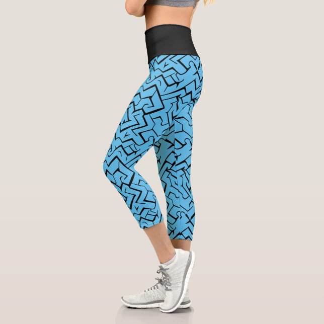 Leggings Capri Motif de méandre bleu clair | Maze moderne (Gauche)