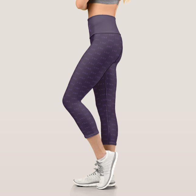 Leggings Capri Motif de monogramme de croissants de lune violets  (Gauche)
