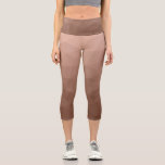 Leggings Capri Motif moderne Mocha Brown géométrique maillage<br><div class="desc">Vêtements féminins géométriques uniques et amusants personnalisables. Cool capri leggings mode pour elle. Brown gradient géométrique maillage motif triangles ombre. Maille géométrique triangulaire avec dégradé foncé foncé clair.</div>