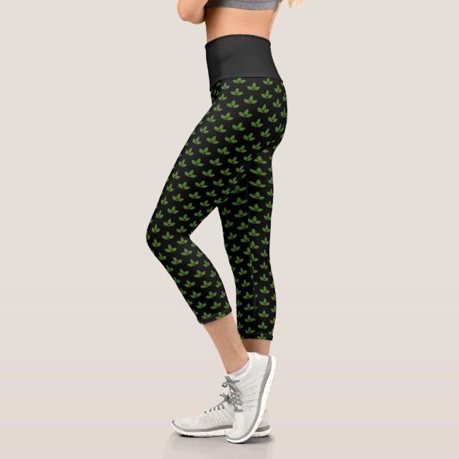 Leggings Capri Motif vert moderne feuille de laurier sur noir (Gauche)