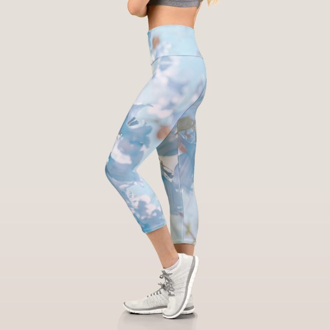 Leggings Capri Pastel Bleu Doux Jacaranda Arbre Fleurs Fleurs (Gauche)