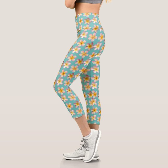 Leggings Capri Pastel Frangipani Plumeria Fleurs sur Turquoise (Gauche)