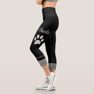 Leggings Capri Paw Chien Argent sur arrière - plan noir