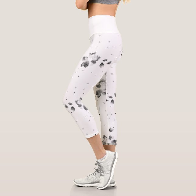 Leggings Capri photo en noir et blanc d'un tas de points (Gauche)