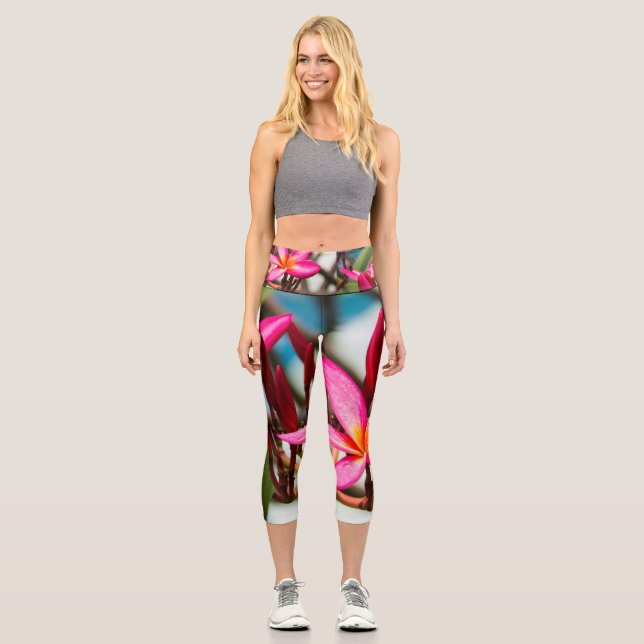 Leggings Capri Plumeria arrière - plan de fleurs exotiques (Recto)