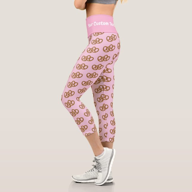 Leggings Capri Pretzels avec votre légende drôle à la taille joli (Gauche)
