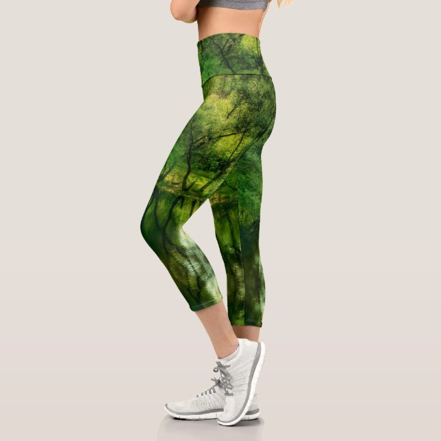 Leggings Capri Réflexions d'eau de Super Green Tree stylisées (Gauche)