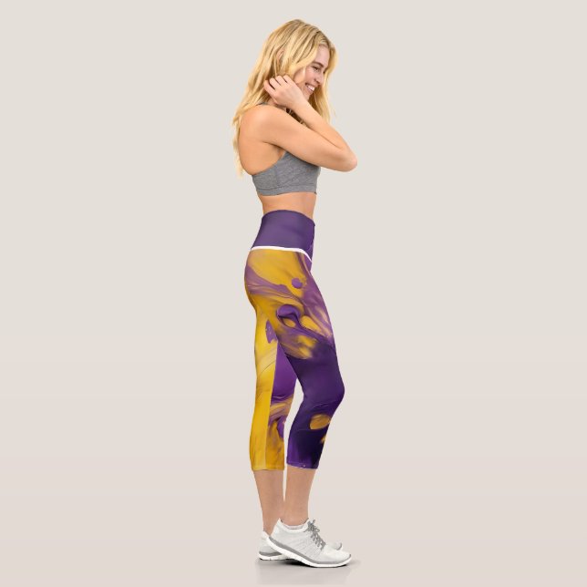 Leggings Capri Résumé Abstrait Violet et Or (Droite)