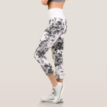 Leggings Capri Romantique Vintage Rose-gris sur blanc<br><div class="desc">Elégante couture vintage  monochrome gris roses sur arrière - plan blanc. La couleur du bracelet est personnalisable.</div>
