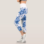 Leggings Capri Romantique Vintage Roses-Bleu sur Blanc<br><div class="desc">Elégant et classique antique vintage Delft roses bleus sur arrière - plan blanc. La couleur du bracelet est personnalisable.</div>