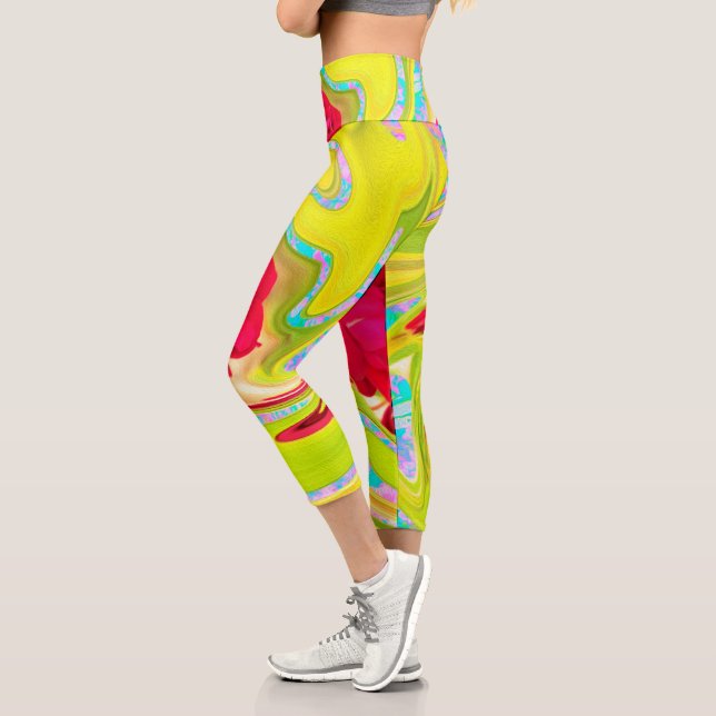 Leggings Capri Rose rouge Abstraite sur Yellow et Aqua Swirl (Gauche)