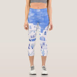 Leggings Capri Santorin<br><div class="desc">Couleur bleu et blanc Aquarellerie du village d'Oia sur l'île grecque de Santorin. Art original de Nic Squirrell.</div>