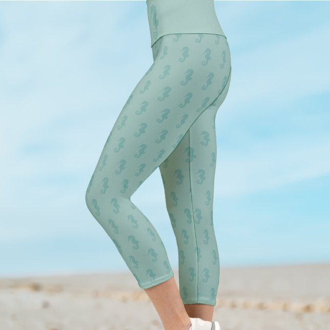 Leggings Capri Sea Green Monogramme Cheval Marin (Sea green seahorse pattern capri leggings with space for your initial)