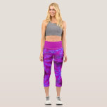 Leggings Capri Starburst Fractal Purple Psychédélique Sauvage Mag<br><div class="desc">Ces charmantes leggings capris sont lumineux, colorés et pleins de plaisir. Ils présentent un motif de starburst fractal dans les tons violet et magenta. Une fractale est en fait un motif basé sur une série d'équations mathématiques, celle-ci vient du set Mandelbrot, mais elle a une sensation résolument rétro avec un...</div>