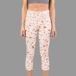 Leggings Capri Terrazzo Terrazzo Abstrait Terracotta moderne<br><div class="desc">Doté d'une motif abstraite moderne en terrazzo,  alliant des couleurs de teracotta,  il présente un design élégant et attrayant. Parfaits pour se porter à la salle de sport,  courir des courses ou même s'habiller pour une soirée,  ils sont polyvalents et adaptés à toutes les occasions.</div>