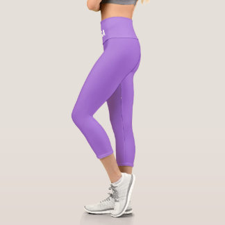 Leggings Capri Texte de yoga blanc éditable moderne sur violet