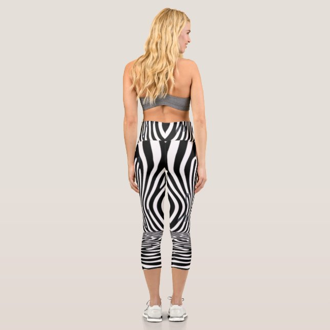 Leggings Capri Tunnel d'illusion optique - Noir et blanc hypnotiq (Verso)