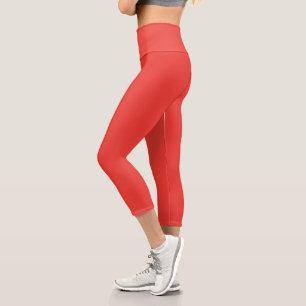 Leggings Capri un arrière - plan rouge avec une bordure blanche