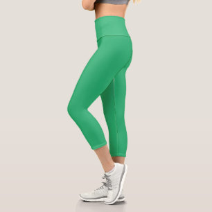 Leggings Capri un arrière - plan vert avec une bordure blanche