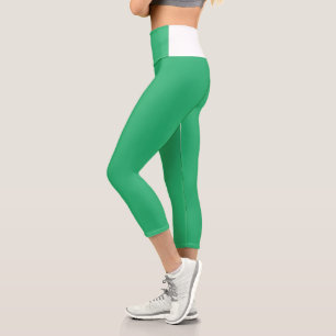Leggings Capri un arrière - plan vert avec une bordure blanche