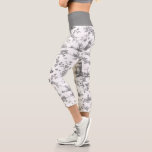 Leggings Capri Vintage Anglais Floral Toile de Jouy-Blue Capri Le<br><div class="desc">Belle toile de jouy sans soudure motif adaptée d'un modèle anglais gravé par John Munns vers 1770 avec ruines classiques,  port maritime,  berger et guirlandes florales. Gris sur arrière - plan blanc.</div>