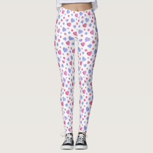 Leggings Coeurs roses et bleus sur un arrière - plan blanc.