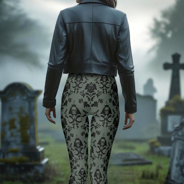 Leggings Crâne romantique et jambes Roses Damas (Dark and moody gothic skull and rose damask pattern leggings for times when you need them)