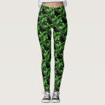 Leggings Crânes verts au néon noirs éffrayants Halloween<br><div class="desc">Guêtres éffrayantes d'un Halloween avec un motif vert au néon de crânes sur un arrière - plan noir.</div>