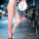 Leggings Défilement de la vigne et de la fleur sur la pêche<br><div class="desc">Ces leggings pastel de longueur totale présentent une vigne blanche et un design floral le long de la jambe gauche sur des teintes de rose pastel et de spirales pêche. Vous pouvez également ajouter ce design, là où il convient, à d'autres produits de parties figurant dans la barre de défilement...</div>