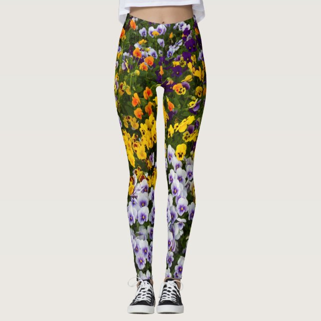 Leggings des boiseries dans le jardin. Image naturelle (Devant)