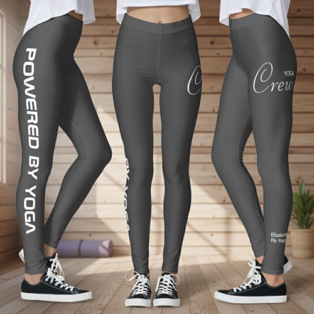 Leggings Équipe de yoga à impression personnalisée gris fon (Grey yoga leggings shown from 3 angles in a wood yoga studio.)