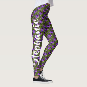 Leggings Fleurs pourpres sur le nom vert et personnalisé