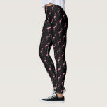 Leggings Illustration rose de flamant sur le motif noir<br><div class="desc">Hanté avec des flamants. Ils sont ainsi reprise mignonne. Ce legging noir comporte mon illustration rose de flamant dans un motif d'amusement.</div>